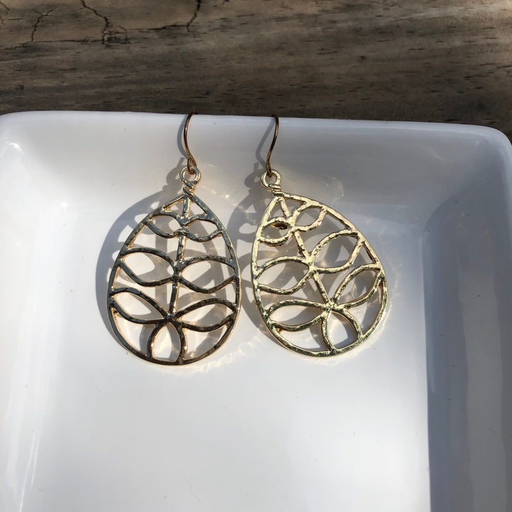 Vintage Gold Leaf Teardrop Dangle Earrings - Picture 3 of 4
